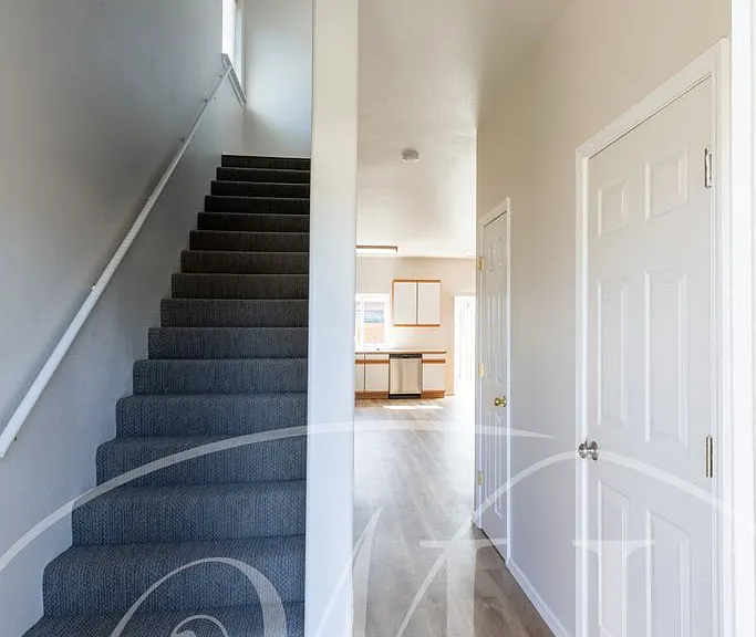 23 NW Earl Ln — Photo 8