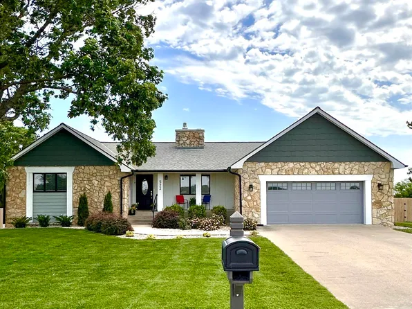 522 N Country Ln, Council Grove, KS 66846