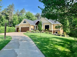 6305 N Ryan Ridge Dr, Holland, MI 49423