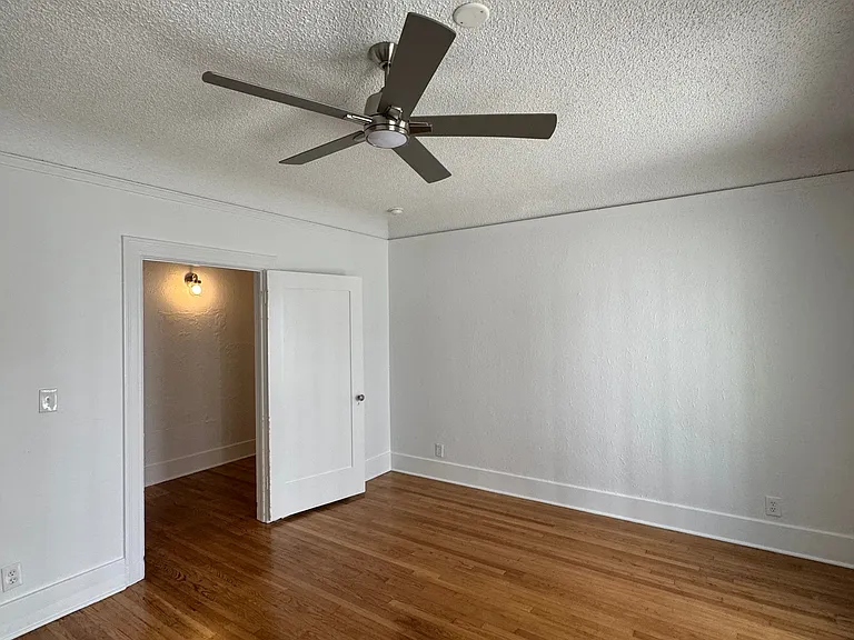 1949 N Vermont Ave #4 — Photo 19