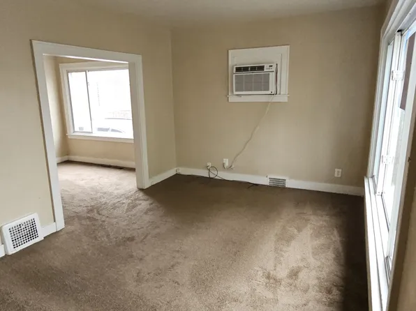 5909 Middlesex St #1, Dearborn, MI 48126