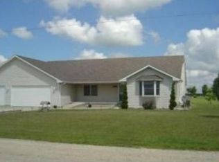 7019 E Canada St, Saint Anne, IL 60964