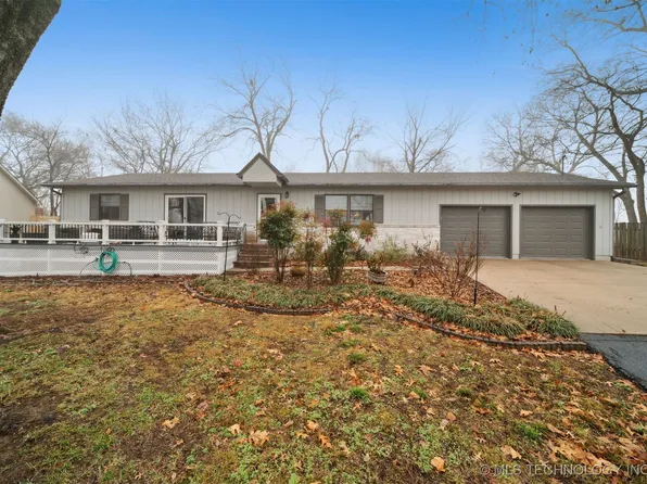 1120 Red Bud Dr, Grove, OK 74344