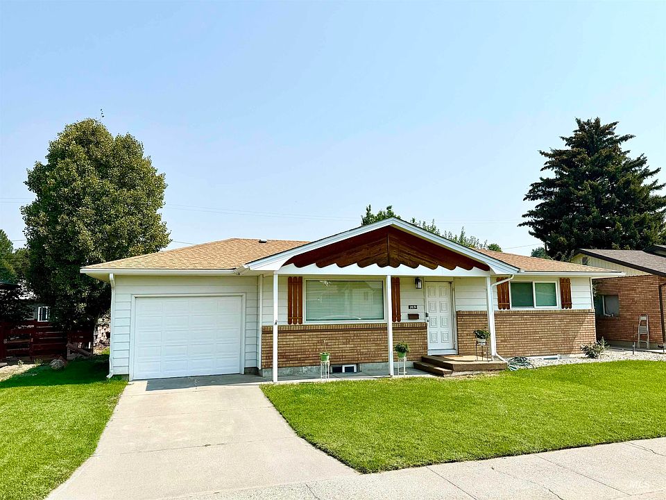 1st image of 2631 Fairmont Dr