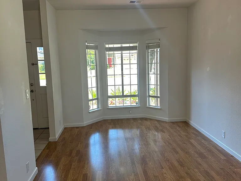 1672 Bailey Dr — Photo 5