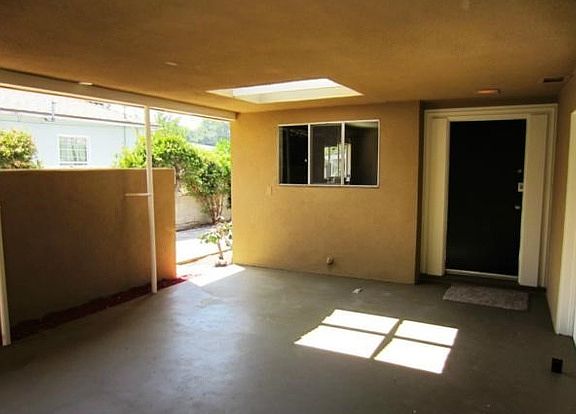 2nd image of 347 W 28th St