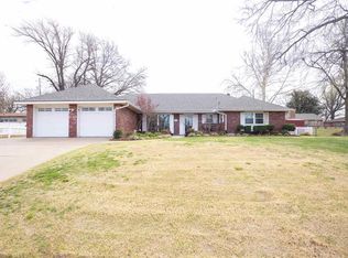 1509 Meadowbrook Dr, Ponca City, OK 74604
