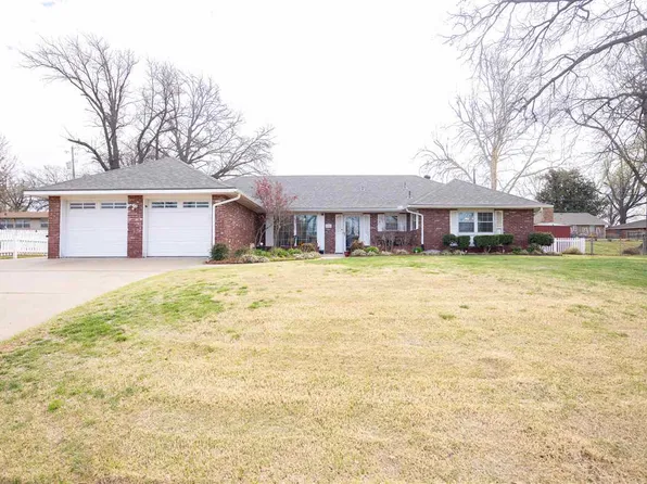 1509 Meadowbrook Dr, Ponca City, OK 74604