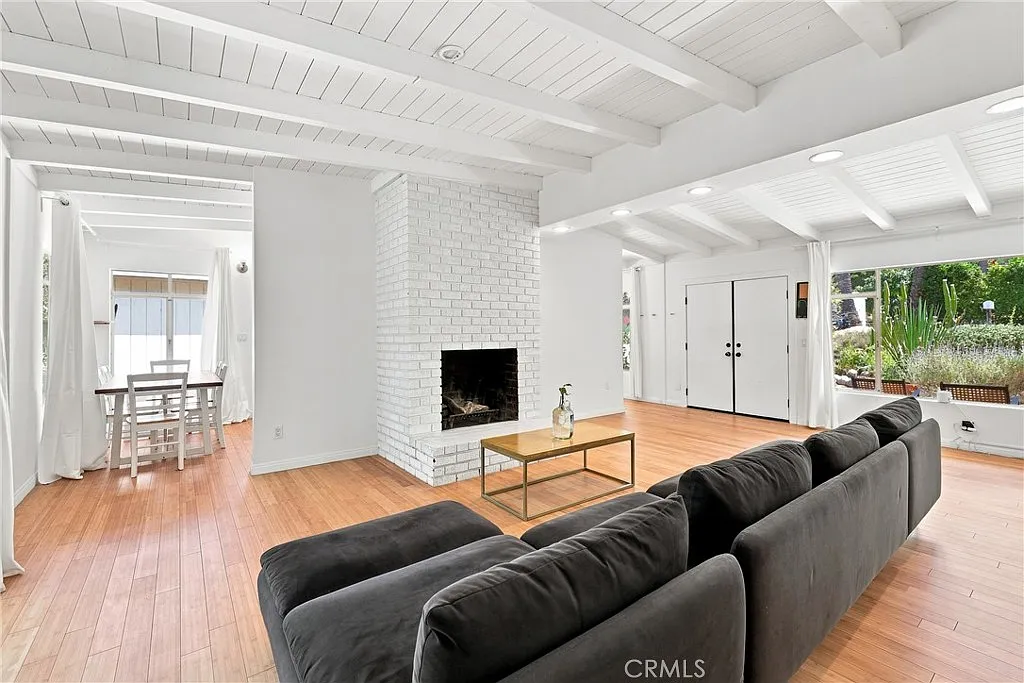 3 bed, 1378 sqft, $6,200 — Photo 4