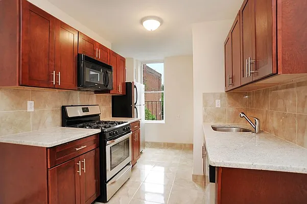 Rented by Park Property Advisors | media 1