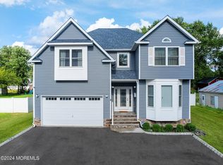 8 Main St, Englishtown, NJ 07726
