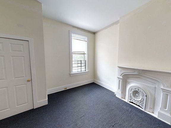 3rd image of 2431 Vine St