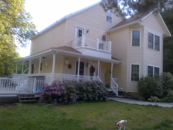 559 Douglas Hook Rd, Glocester, RI 02814