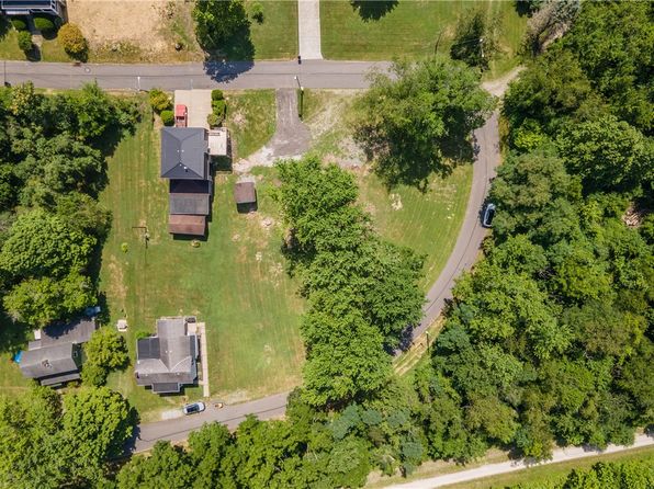 4 McVey St, Sturgeon, PA 15082