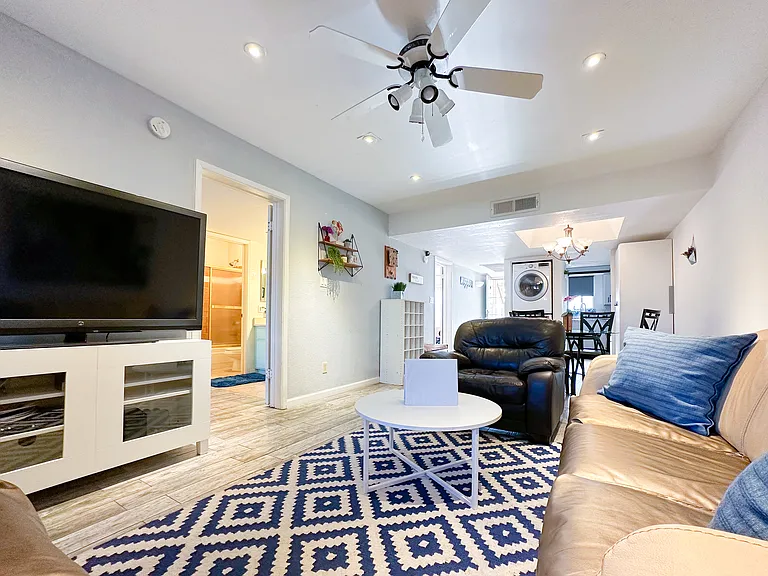 1215 E Lemon St #121 — Photo 8