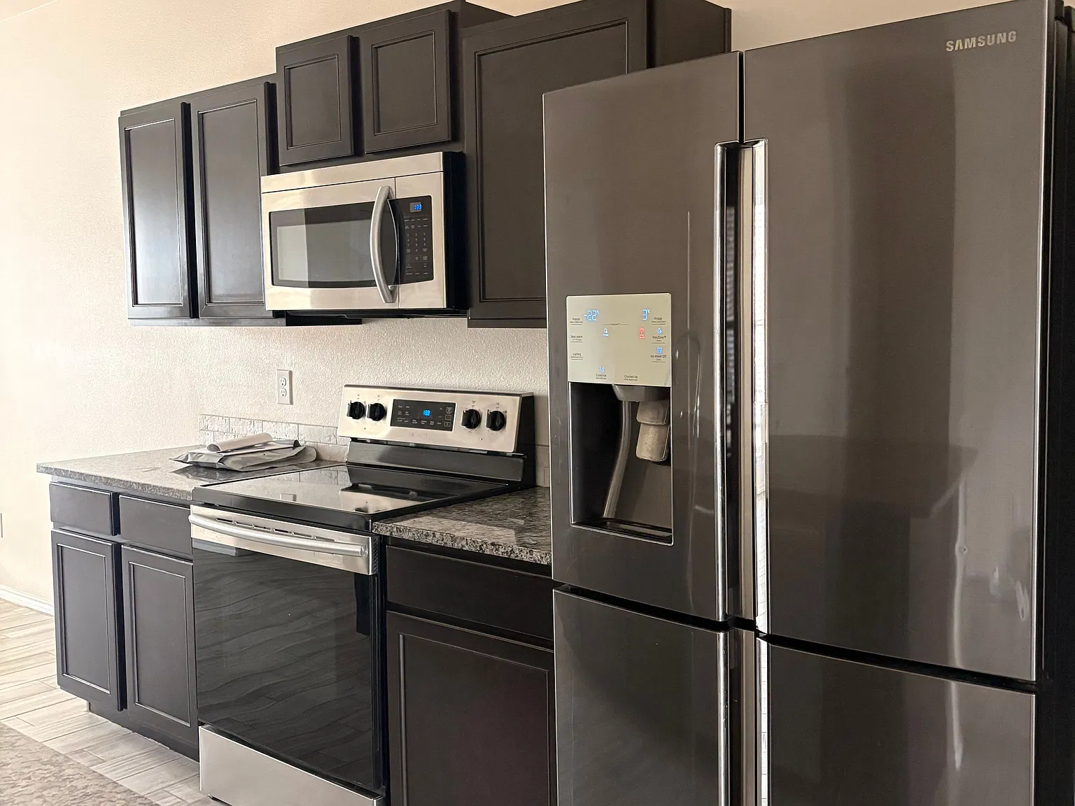3 bed, 2.0 bath, 1450 sqft, $1,650 — Photo 3