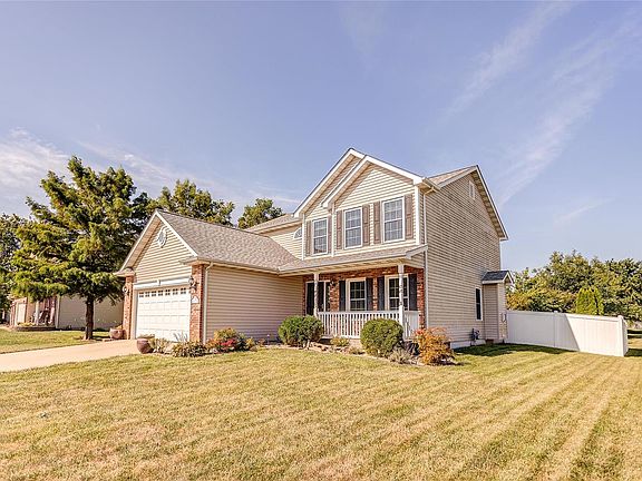 3rd image of 702 Moorland Cir