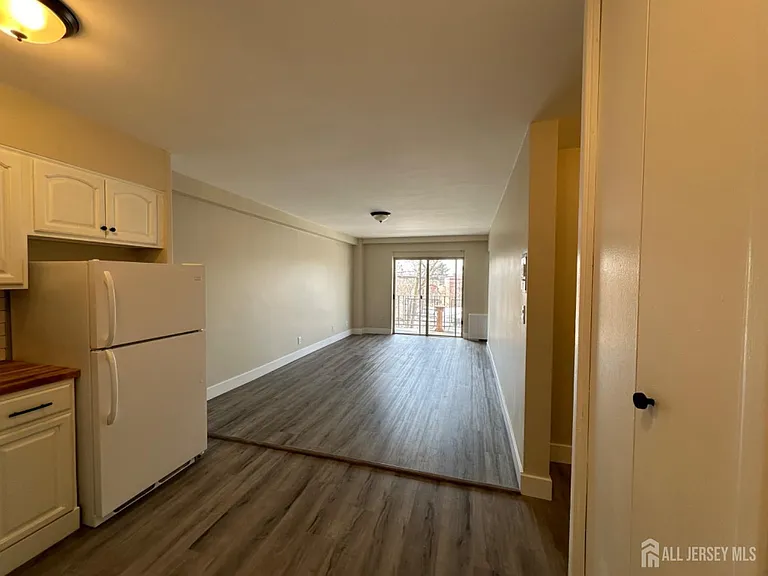 123 S Adelaide Ave #2L — Photo 5