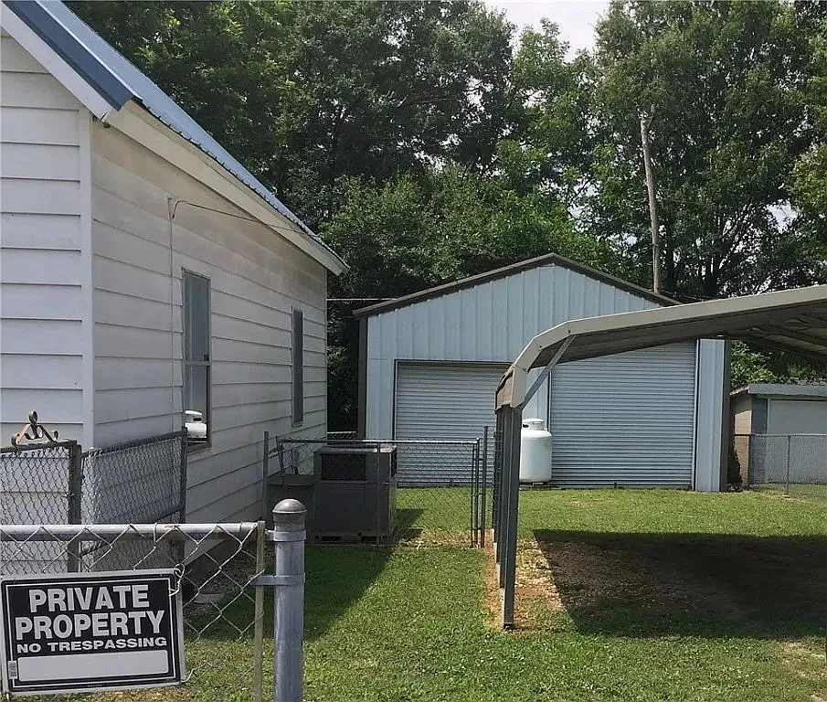 2 bed, 1.0 bath, 1332 sqft, $1,375 — Photo 3
