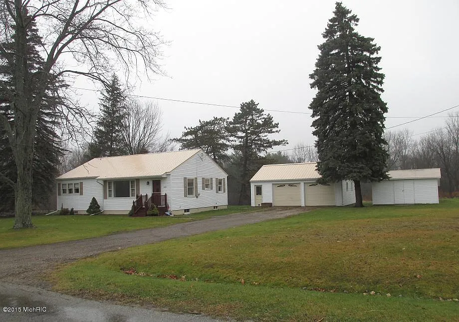 8400 Tamarack Rd photo 1