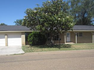 2005 Smythe St, Plainview, TX 79072