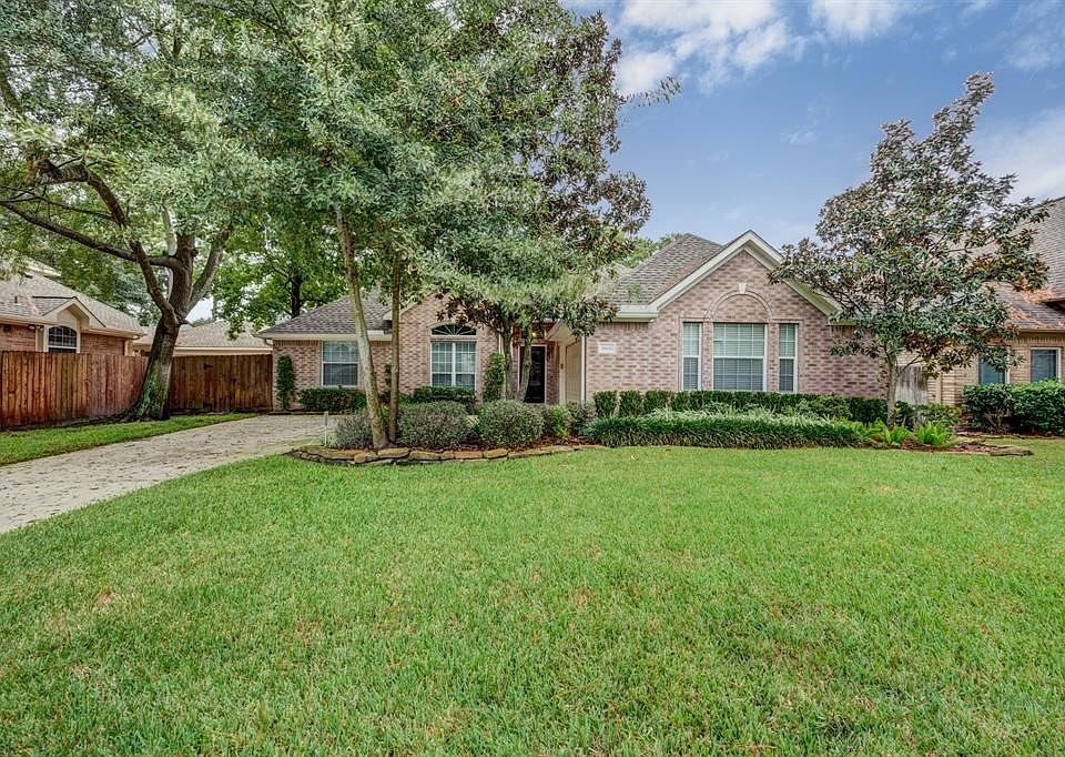 3606 Ash Glen in Cypresswood Glen subdivision. A 3-2-2 one story, updated and ready for immediate move-in, priced to sell!