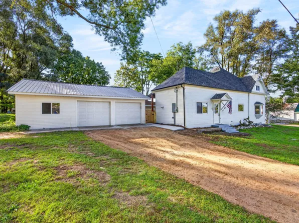 212 E 2nd St, Trufant, MI 49347