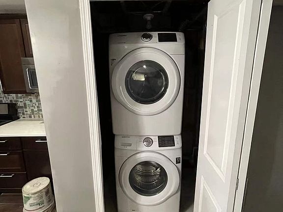 3rd image of 386 Dongan Hills Ave Floor 1