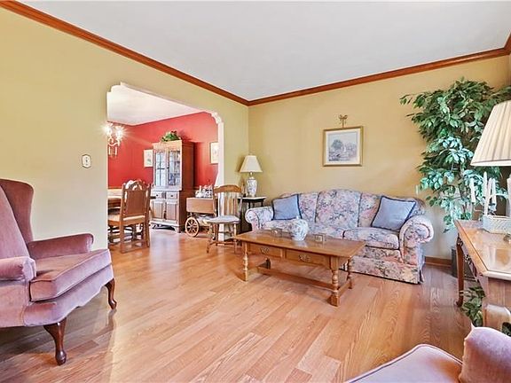 5th image of 303 Marigold Dr