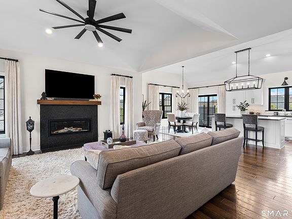 4th image of 33 Wiegert Way