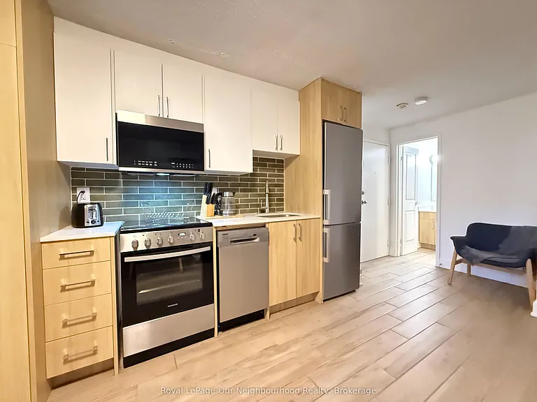 160 Dowling Ave #102 — Photo 1