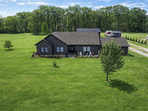3rd image of 2325 N Huntington Rd