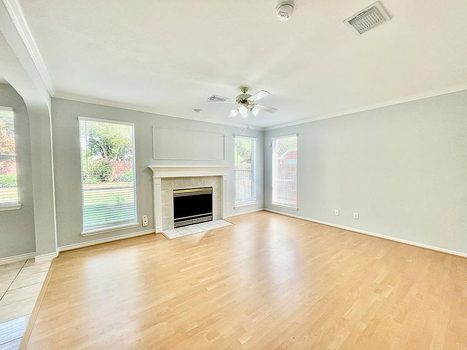 1st image of 15314 Amesbury Ln