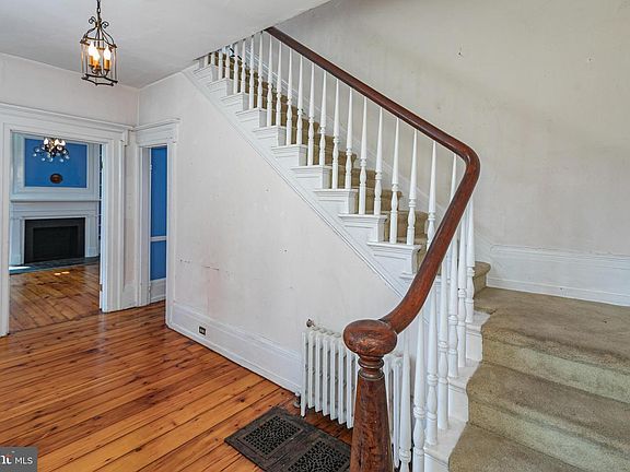 4th image of 2805 Main St