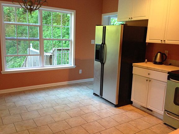 4th image of 210 Spice Ln
