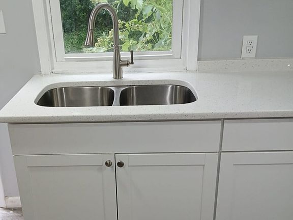 3rd image of 720 Rockbridge Ave #B