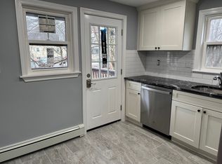 66 Pelham St APT 1, Methuen, MA 01844