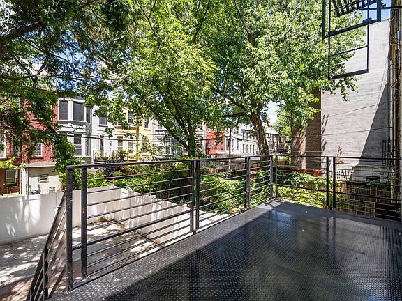 5th image of 263 Halsey St #2R