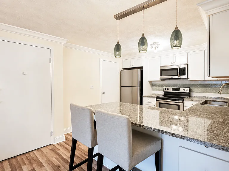 1105 Lexington St #4-2 — Photo 1