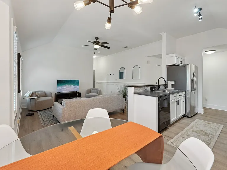 1620 Rosewood Ct — Photo 9