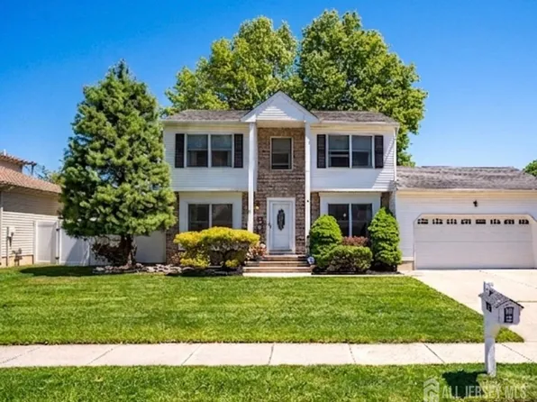 46 Lynn Ct, North Brunswick, NJ 08902