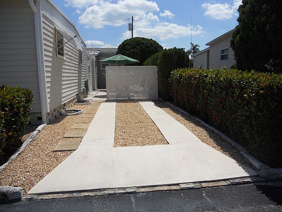 3rd image of 2627 Pagoda Dr #1