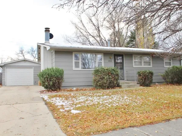 2313 Academy Rd, Minot, ND 58703