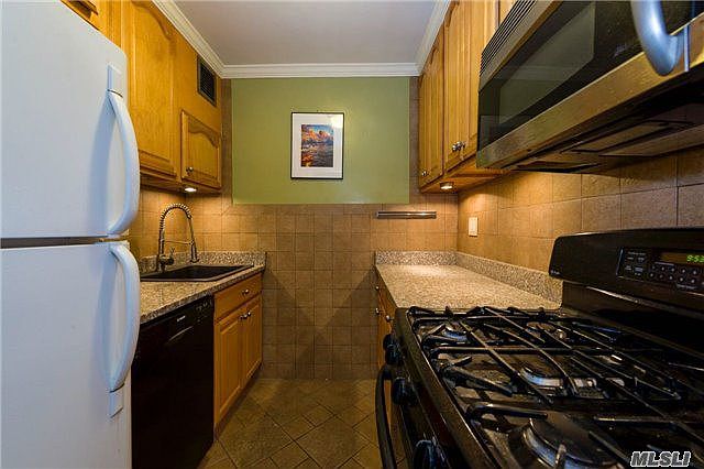 2nd image of 7025 Yellowstone Blvd APT 2G
