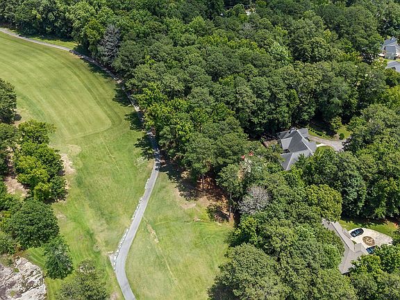 3rd image of 4050 Golfview Ct
