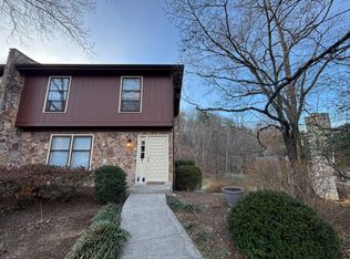 3331 Stonehenge Sq, Roanoke, VA 24018