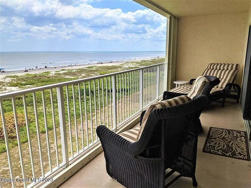 3 bed, 2.0 bath, 1702 sqft, $4,000 — Photo 2