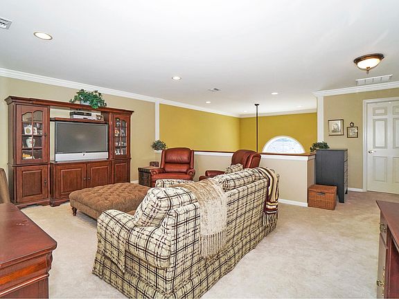 5th image of 629 Madeira Blvd