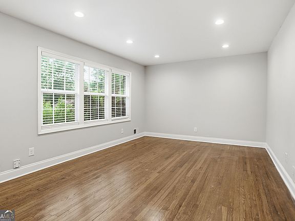 5th image of 2590 McGlynn Dr