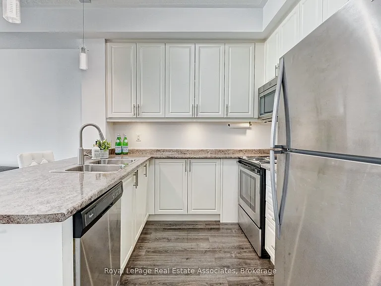 35 Southshore Cres #111 — Photo 7
